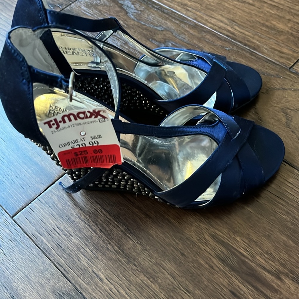 NWT Kenneth Cole Reaction heels - Picture 3 of 4